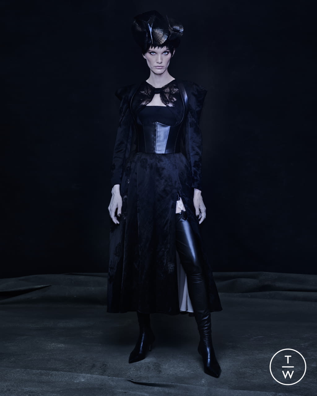 Fashion Week Paris Fall/Winter 2021 look 7 de la collection Ulyana Sergeenko couture