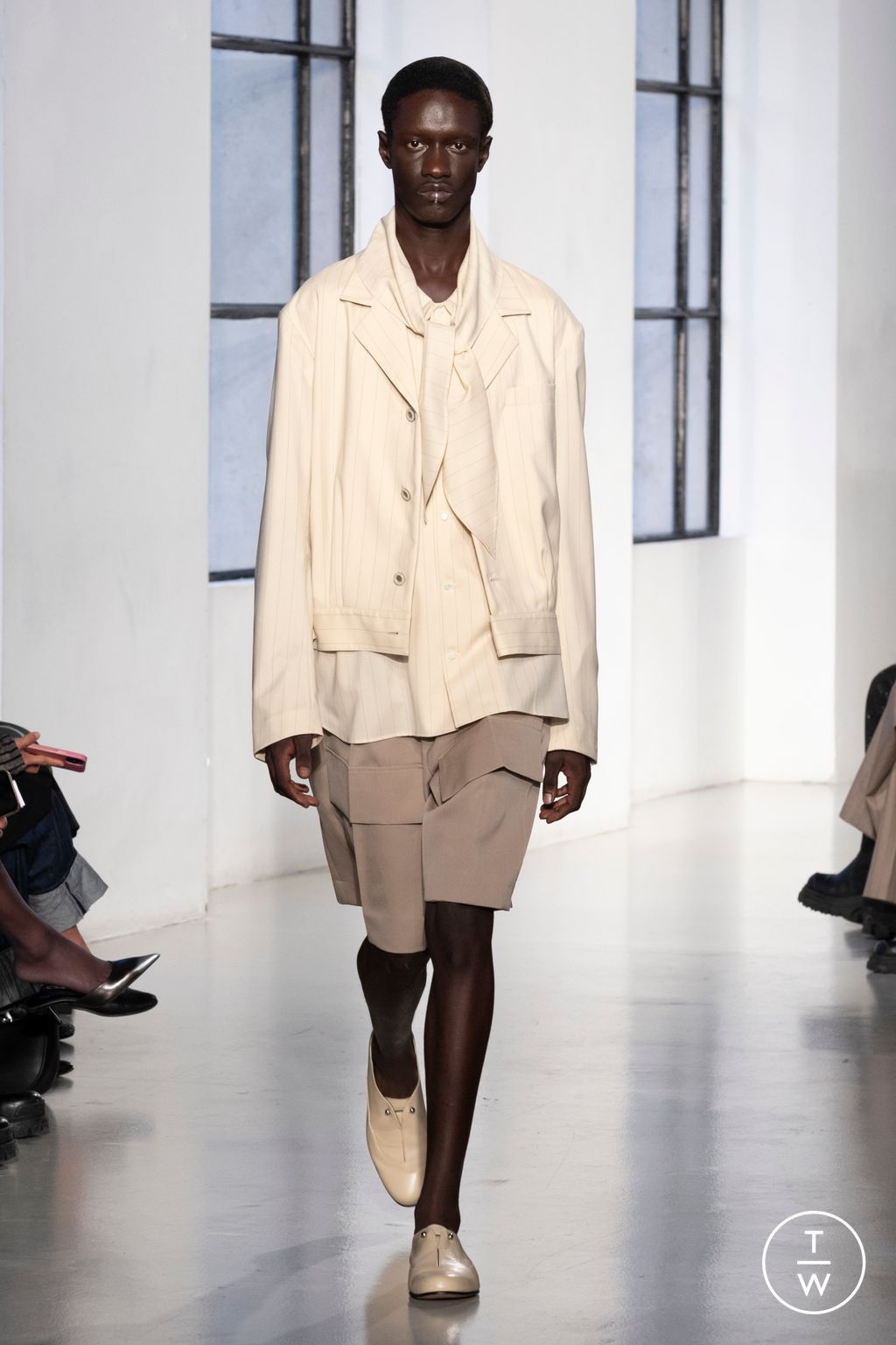 Fashion Week Paris Spring/Summer 2025 look 7 from the Ujoh collection 女装