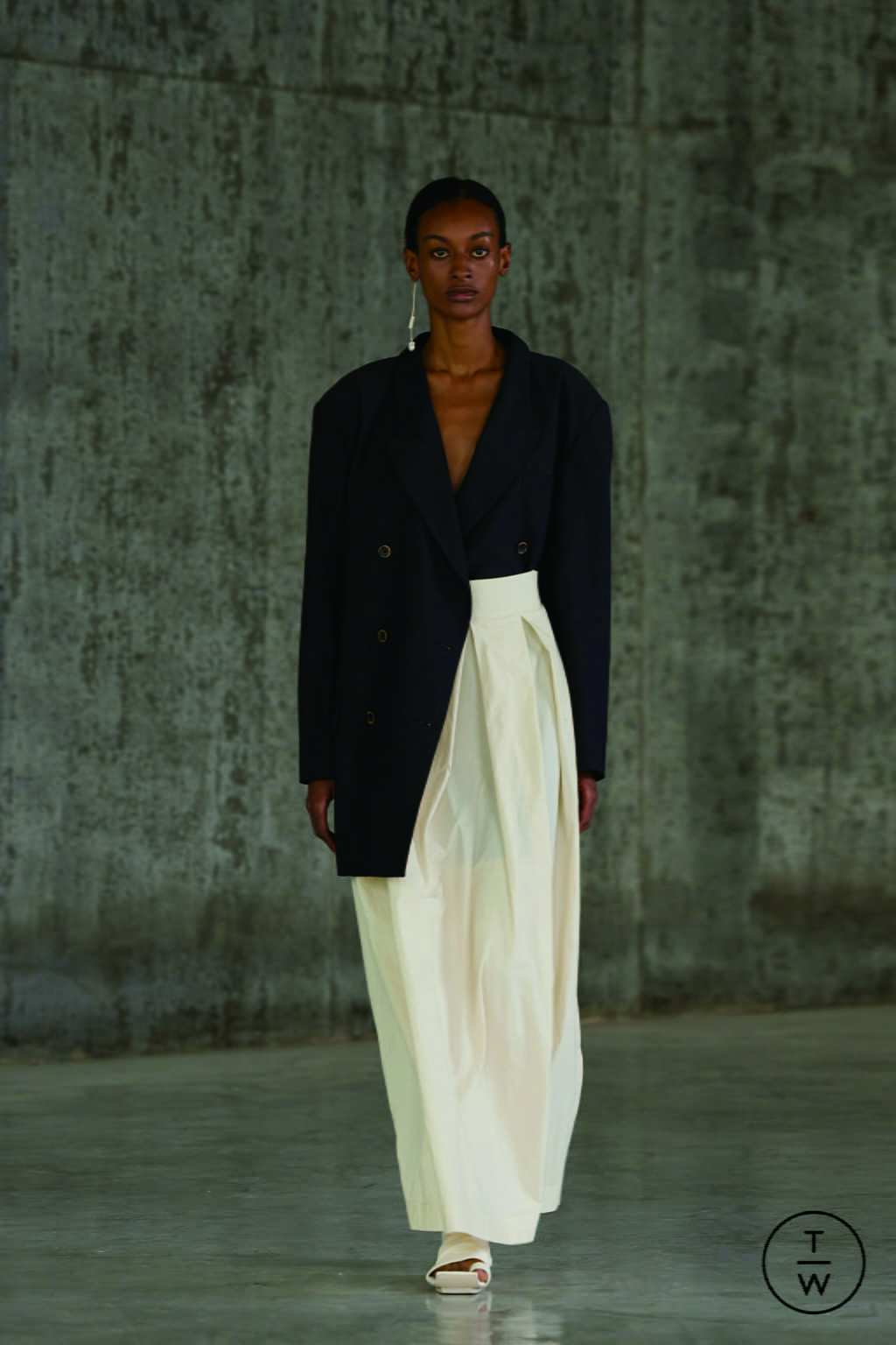 Fashion Week Paris Spring/Summer 2022 look 7 de la collection Uma Wang womenswear