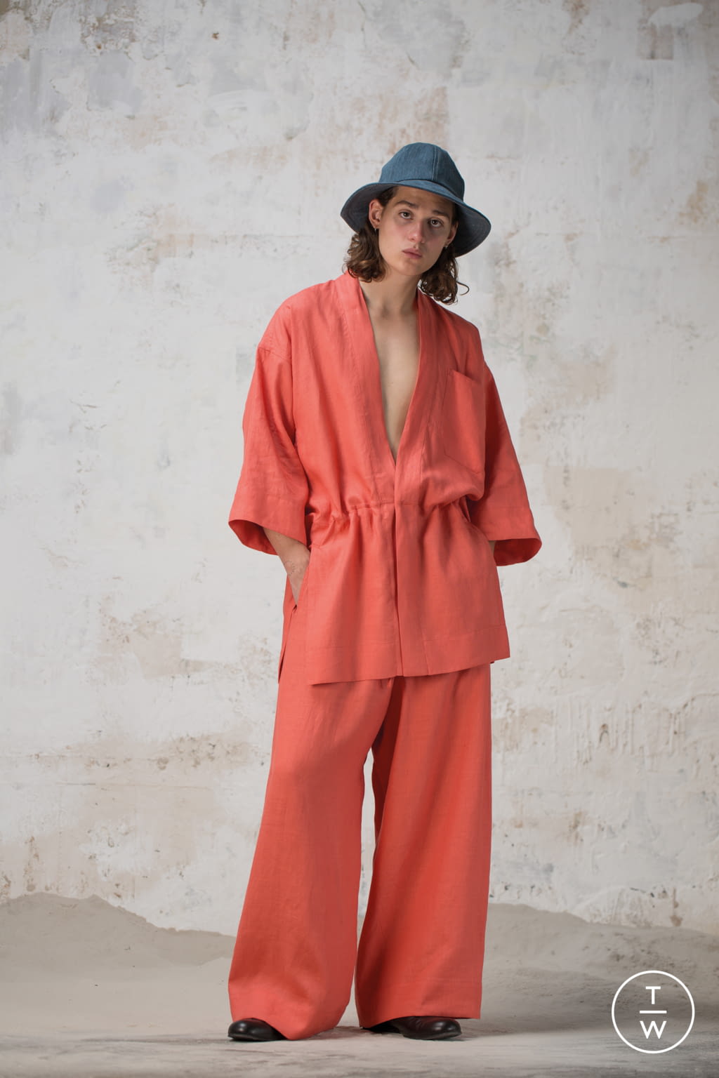 Fashion Week Paris Spring/Summer 2022 look 7 from the Jan-Jan Van Essche collection menswear