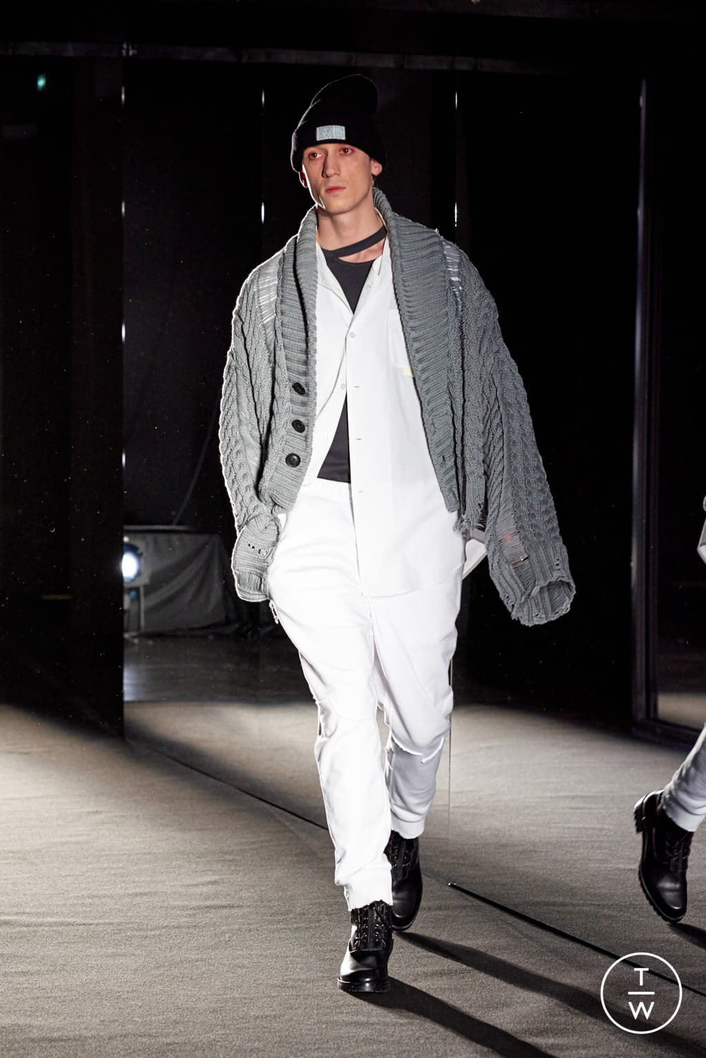Fashion Week Paris Fall/Winter 2021 look 7 from the Louis Gabriel Nouchi collection 男装