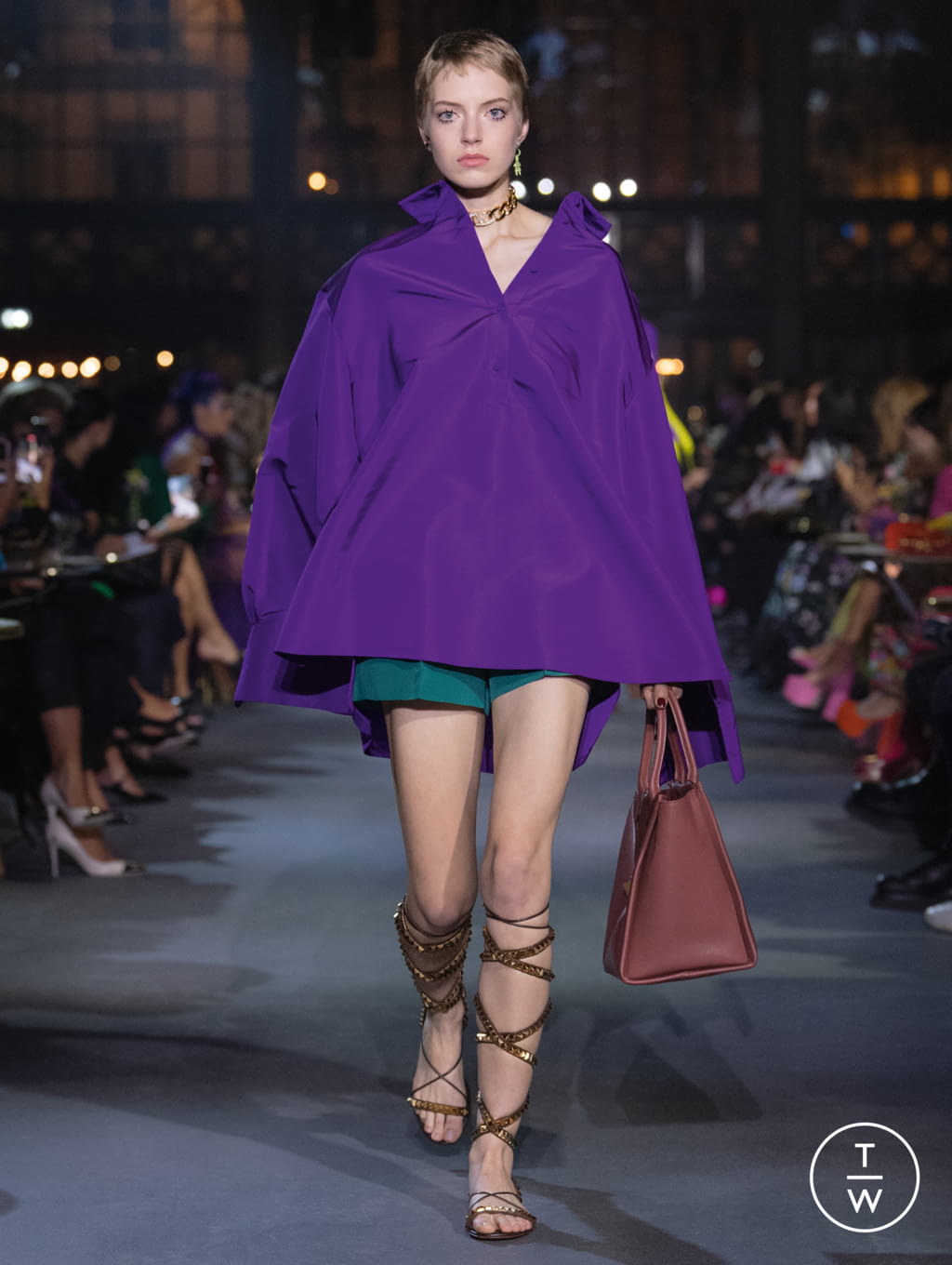 Fashion Week Paris Spring/Summer 2022 look 7 from the Valentino collection 女装