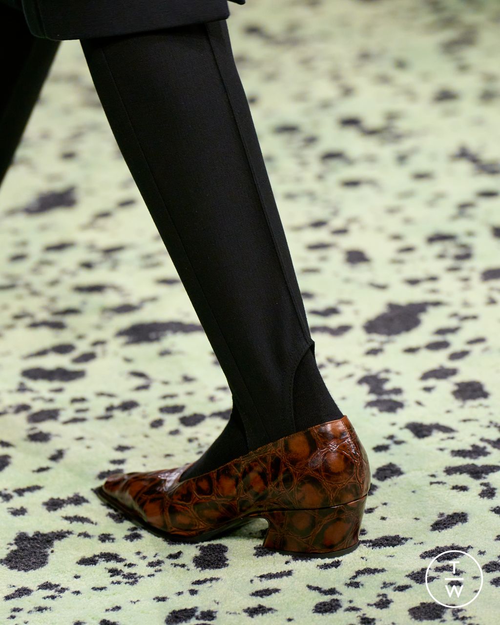 Fashion Week Milan Fall/Winter 2023 look 44 from the Bottega Veneta collection 女装配饰