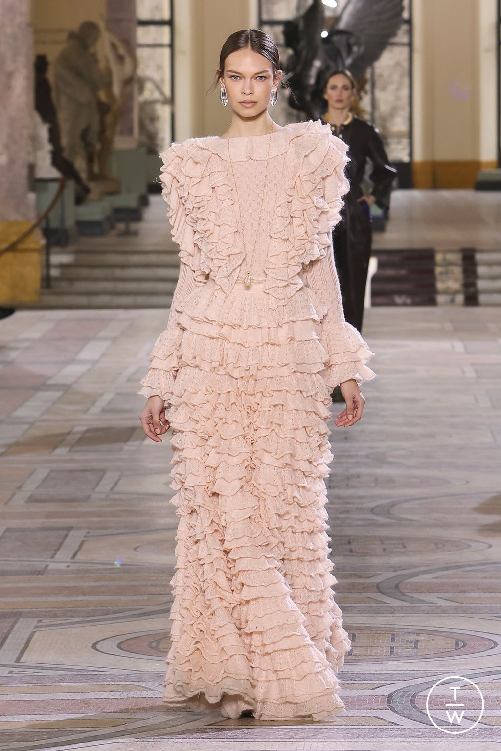 Fashion Week Paris Fall/Winter 2023 look 7 from the Zimmermann collection 女装