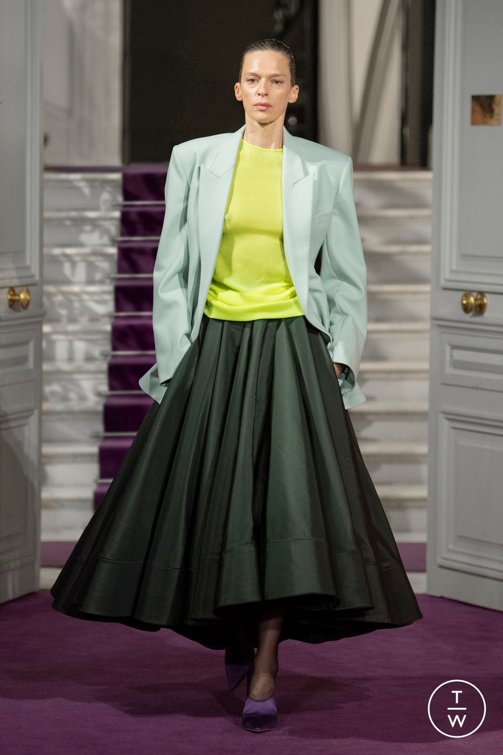Fashion Week Paris Spring/Summer 2024 look 7 de la collection Valentino couture