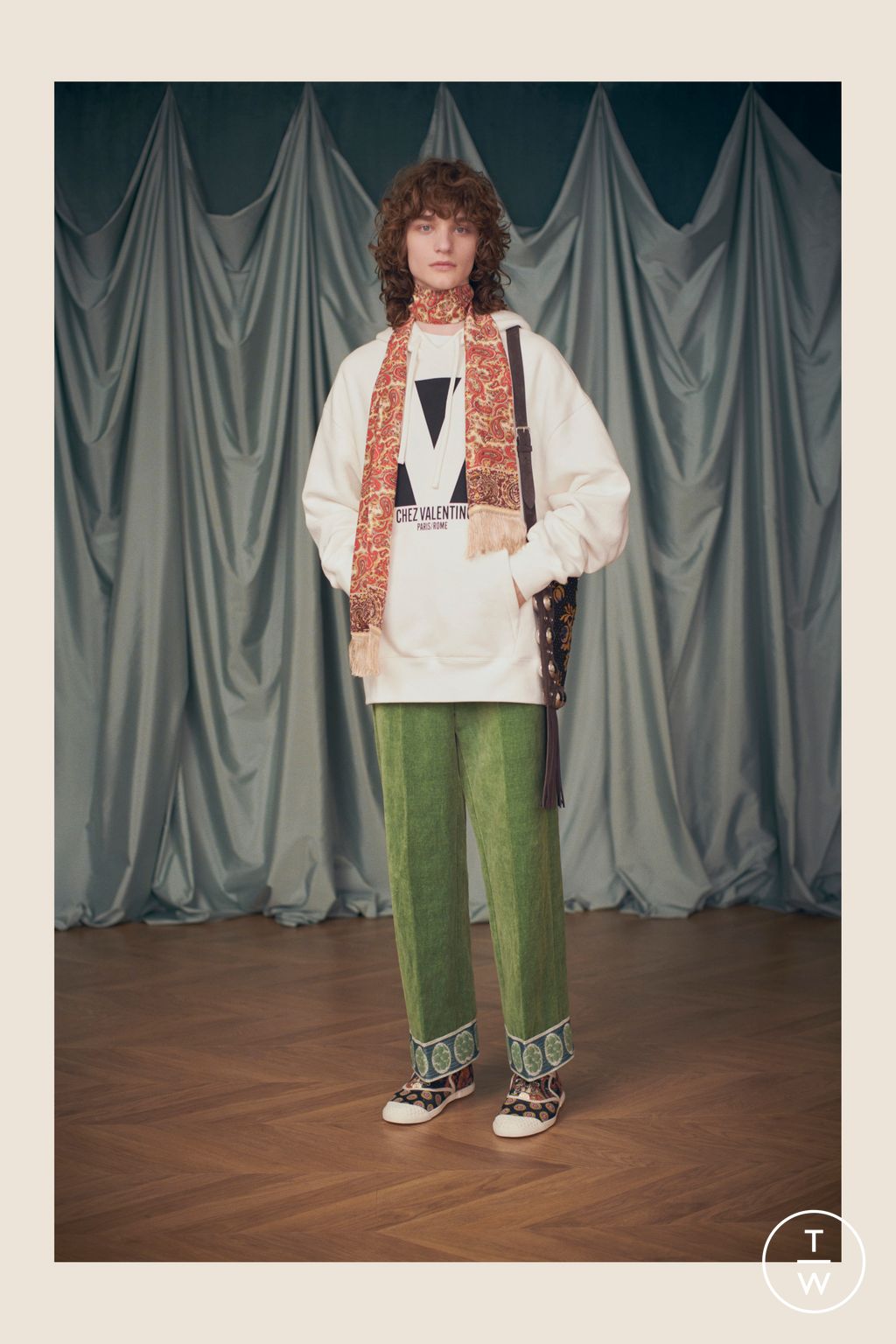 Fashion Week Paris Resort 2025 look 7 from the Valentino collection 女装