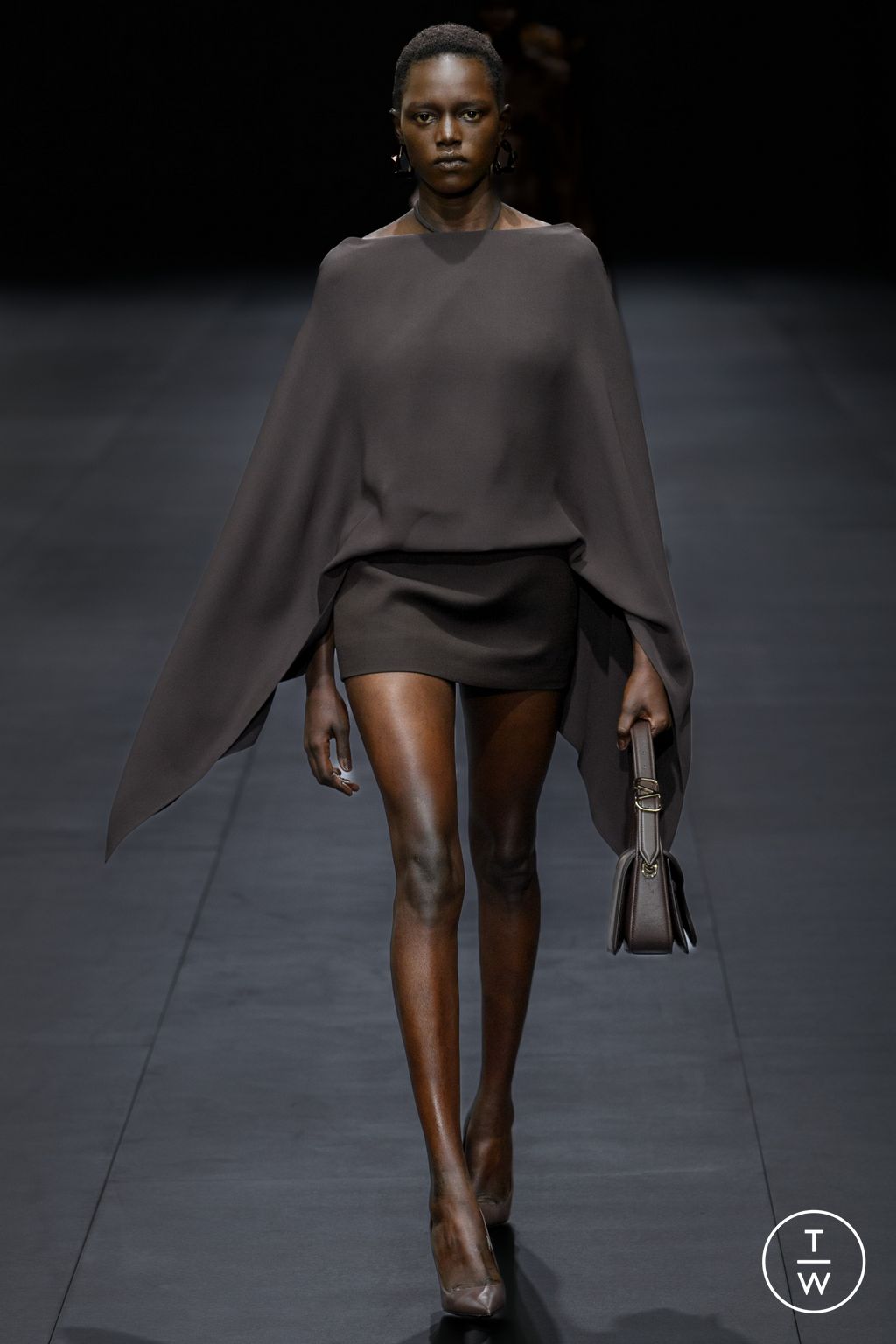 Fashion Week Paris Spring/Summer 2023 look 7 de la collection Valentino womenswear