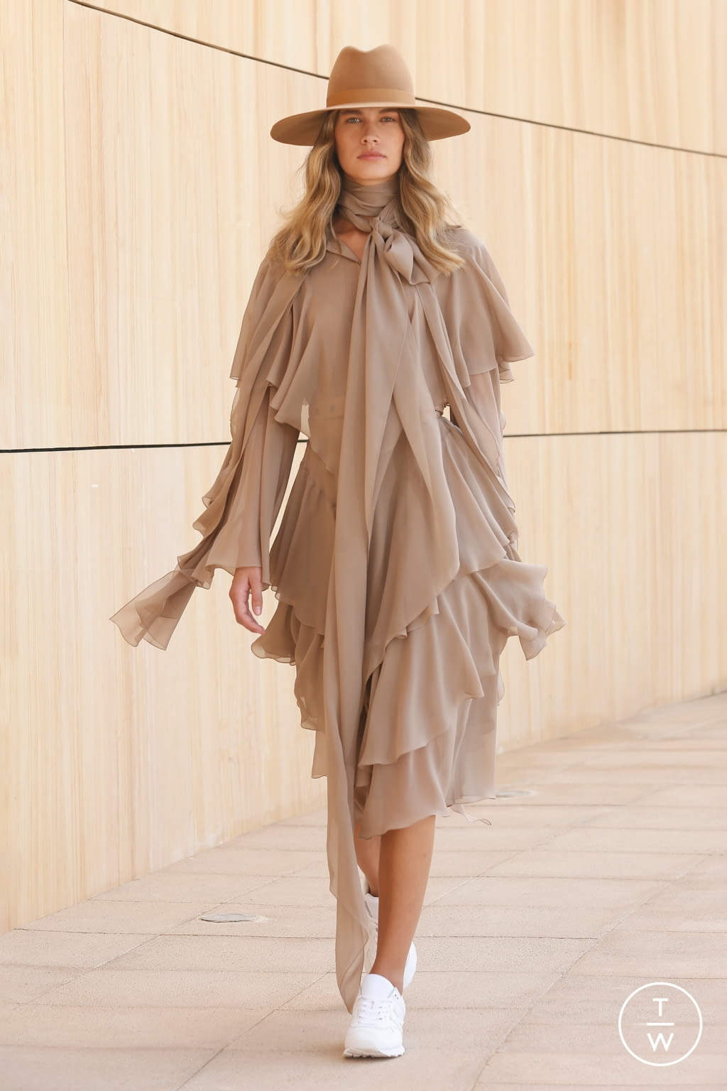 Fashion Week Paris Fall/Winter 2021 look 8 de la collection Kristina Fidelskaya womenswear