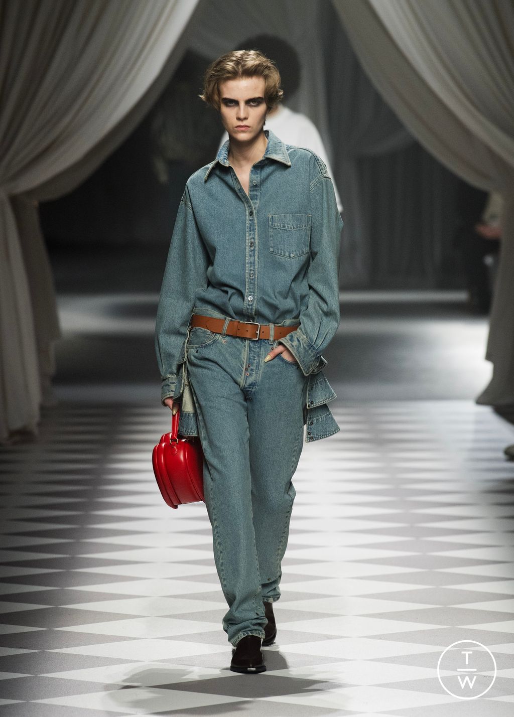 Fashion Week Milan Fall/Winter 2024 look 8 de la collection Moschino womenswear