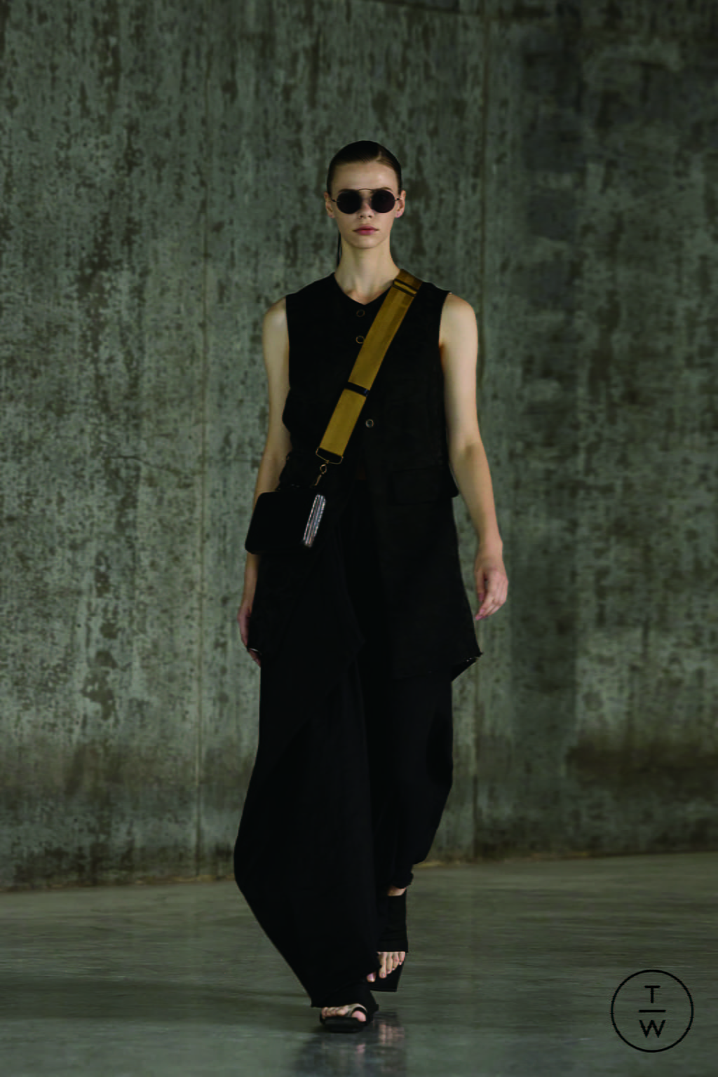 Fashion Week Paris Spring/Summer 2022 look 8 from the Uma Wang collection 女装