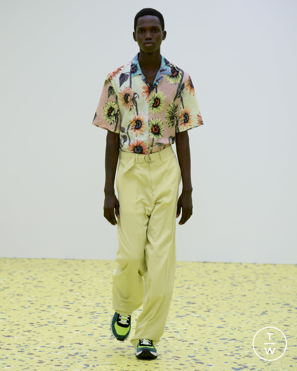 Fashion Week Paris Spring/Summer 2022 look 7 from the Paul Smith collection menswear