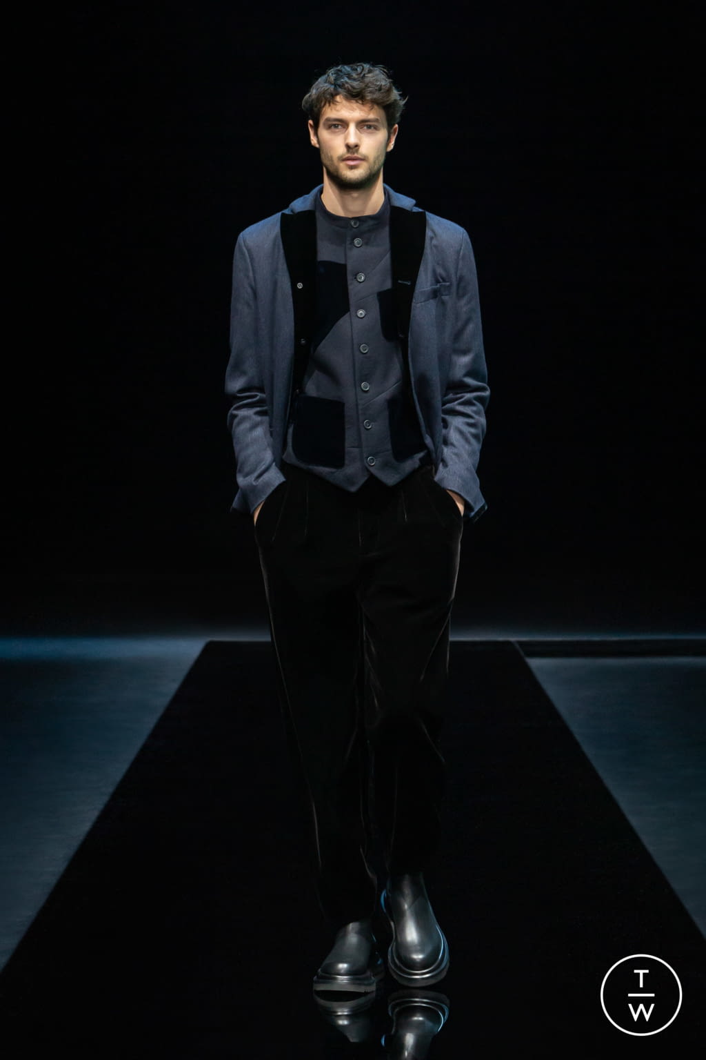 Fashion Week Milan Fall/Winter 2021 look 8 de la collection Giorgio Armani menswear