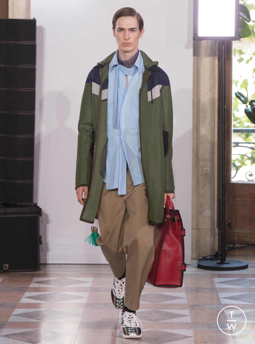 Fashion Week Paris Spring/Summer 2018 look 8 from the Valentino collection menswear
