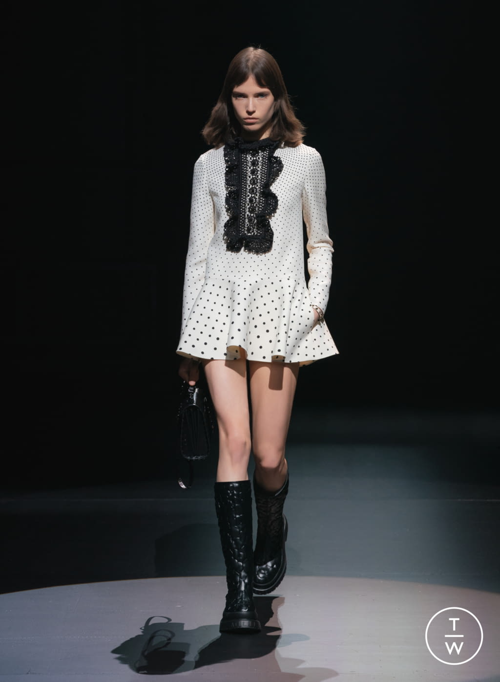 Fashion Week Milan Fall/Winter 2021 look 8 de la collection Valentino womenswear