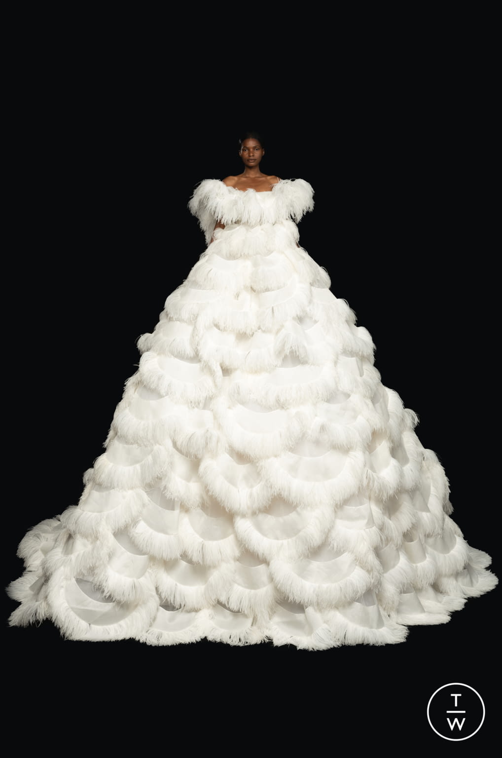 Fashion Week Paris Fall/Winter 2020 look 8 from the Valentino collection couture