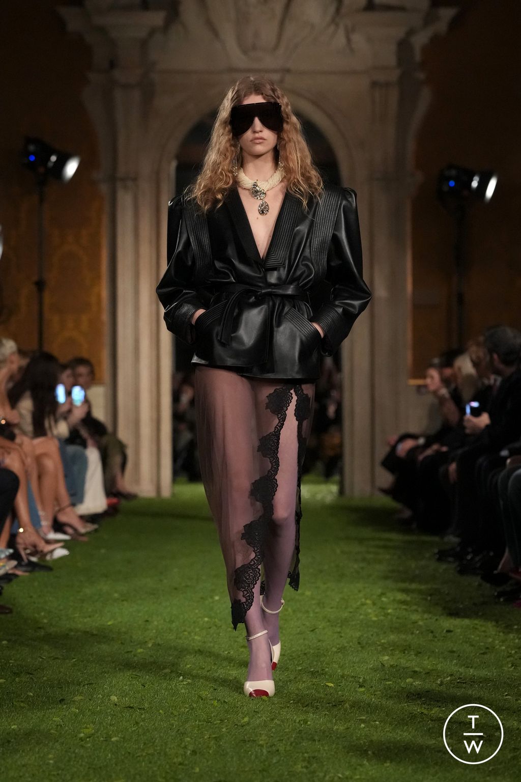 Fashion Week Paris Fall/Winter 2026 look 8 from the Valentino collection womenswear
