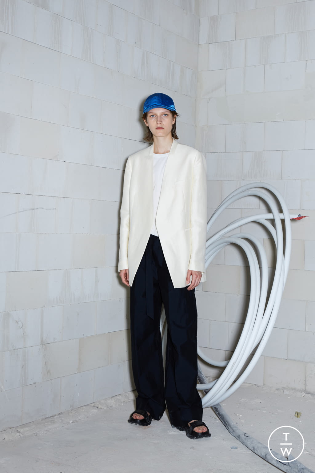 Fashion Week Paris Resort 2022 look 9 de la collection Christian Wijnants womenswear
