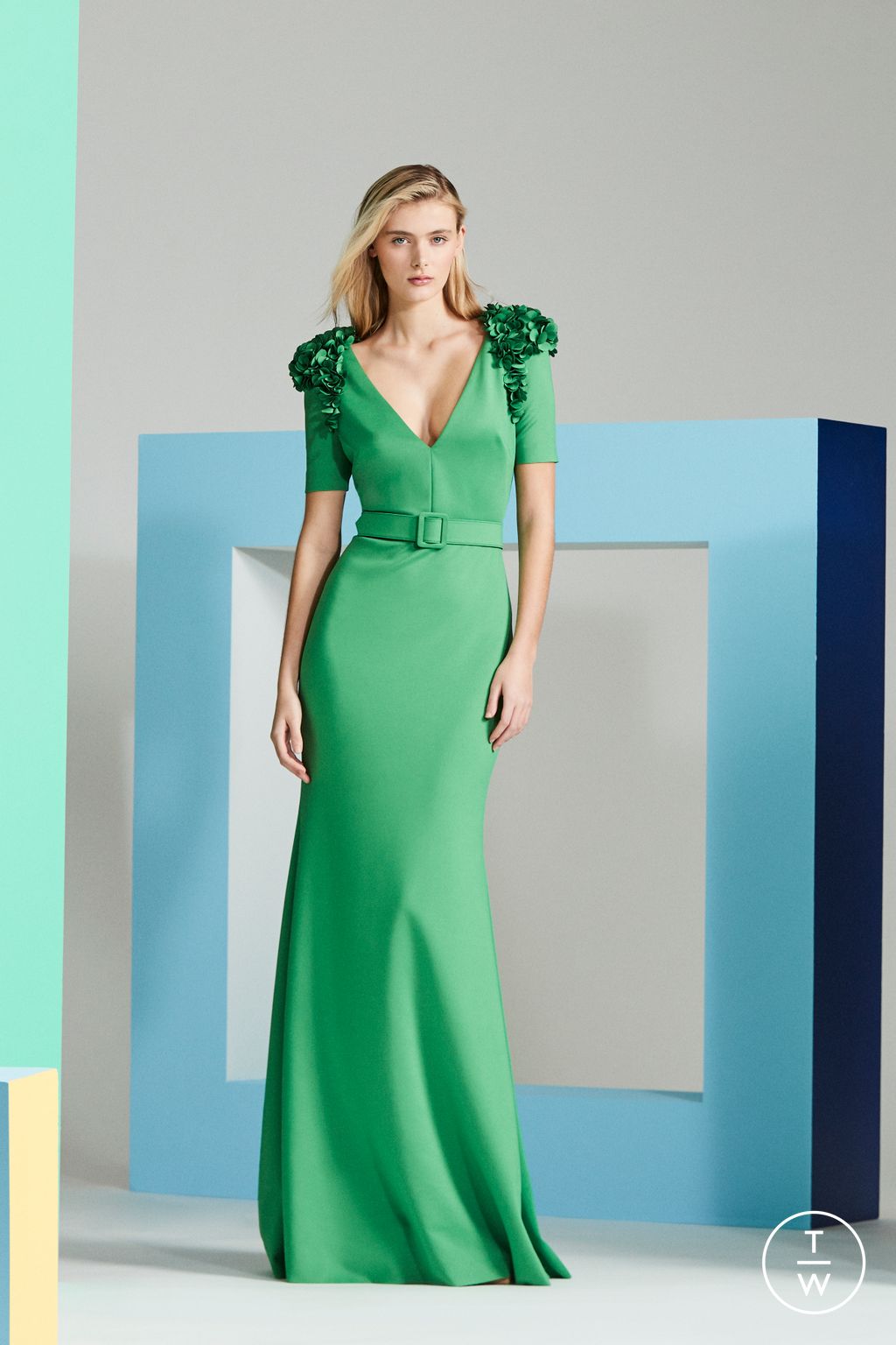 Fashion Week New York Pre-Fall 2023 look 9 from the Badgley Mischka collection 女装