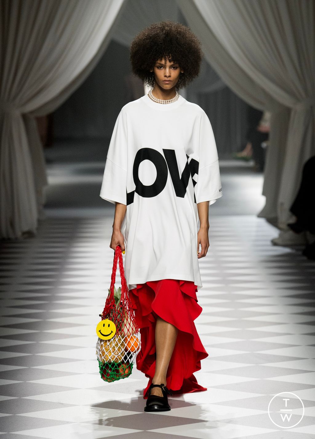 Fashion Week Milan Fall/Winter 2024 look 9 de la collection Moschino womenswear