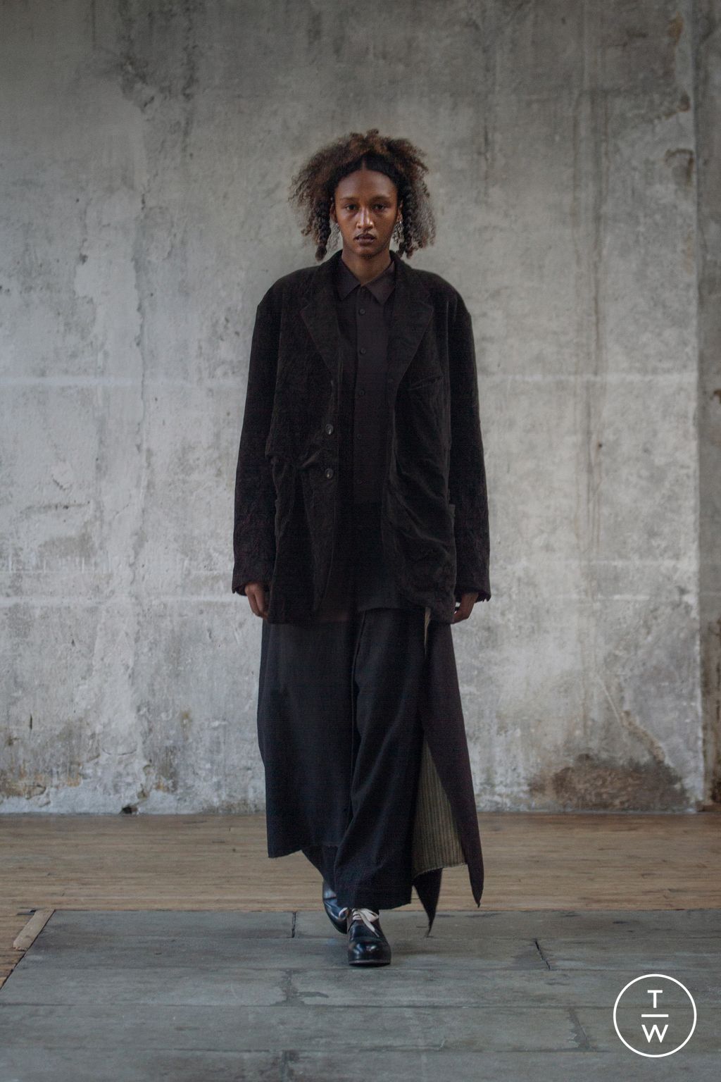 Fashion Week Paris Fall/Winter 2023 look 9 from the Ziggy Chen collection menswear