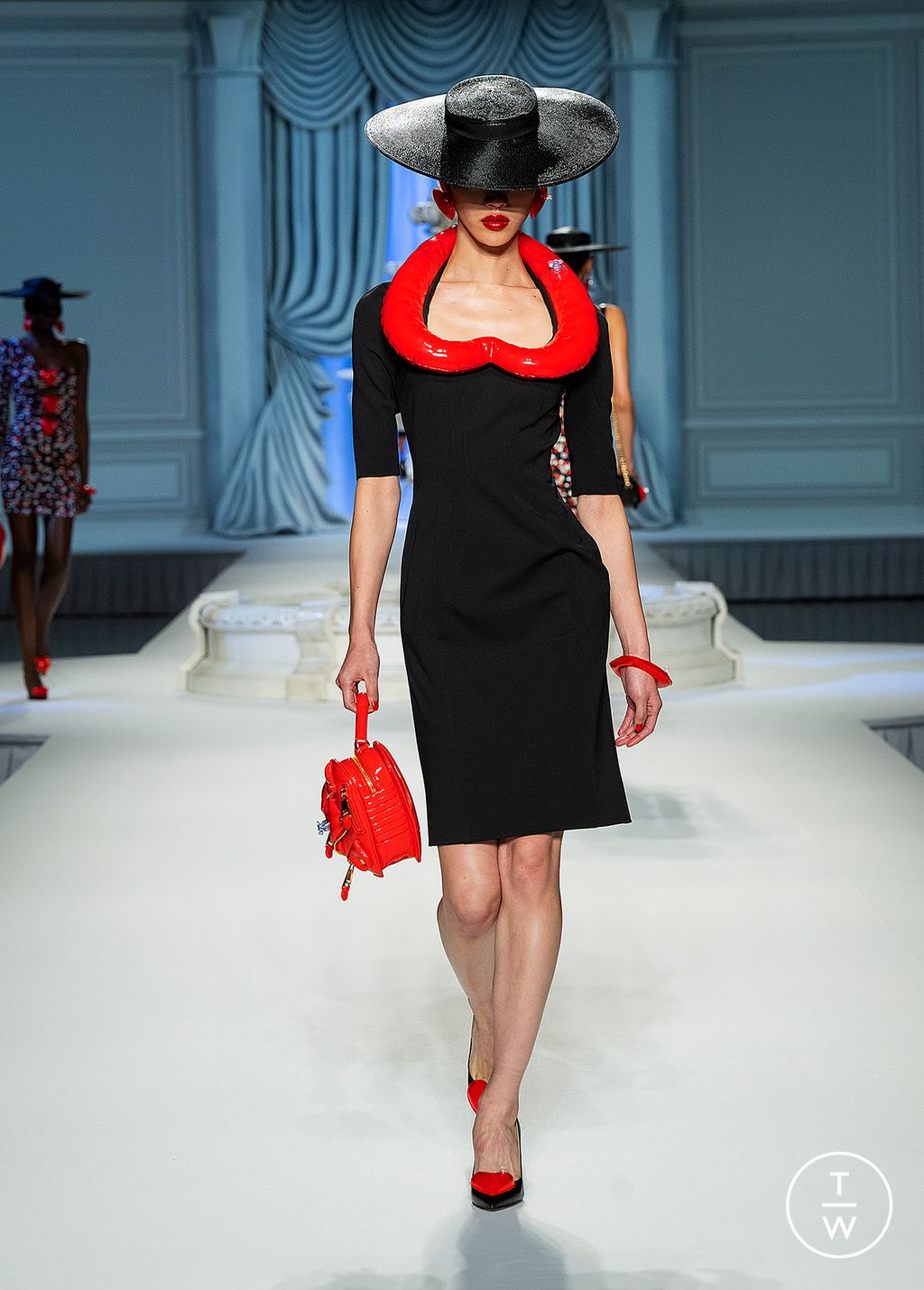 Fashion Week Milan Spring/Summer 2023 look 9 de la collection Moschino womenswear