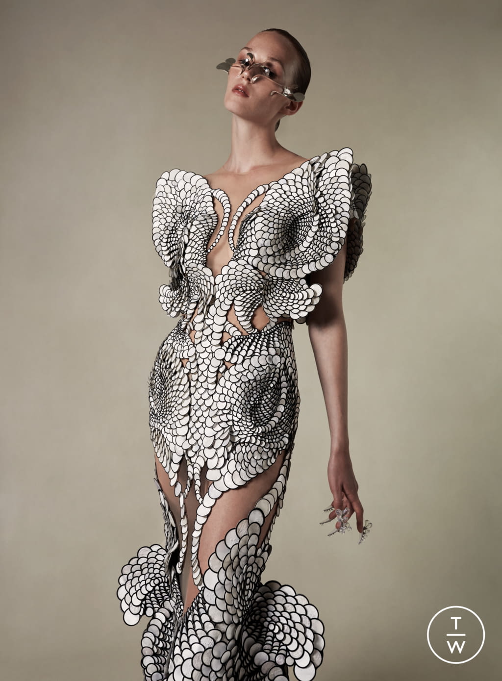 Fashion Week Paris Fall/Winter 2021 look 9 from the Iris Van Herpen collection couture