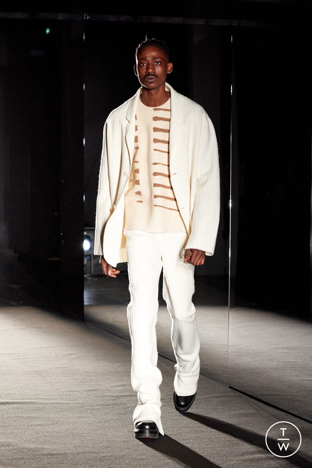 Fashion Week Paris Fall/Winter 2021 look 9 from the Louis Gabriel Nouchi collection 男装