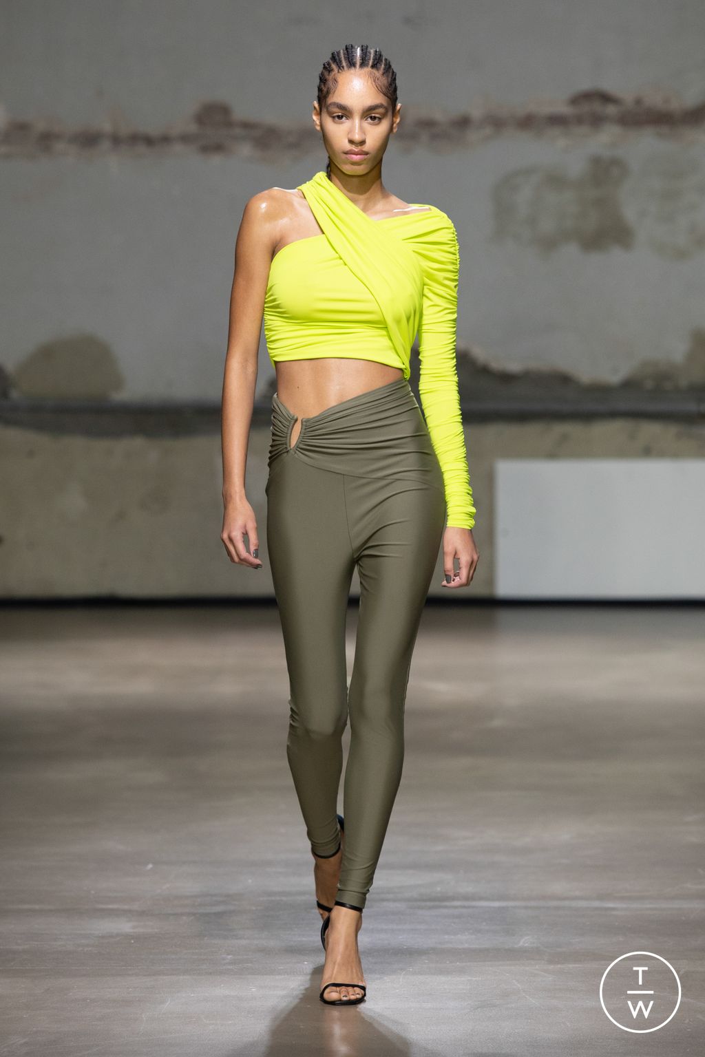 Fashion Week Paris Spring/Summer 2023 look 9 de la collection Atlein womenswear