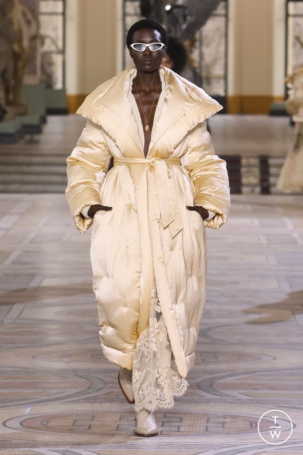 Fashion Week Paris Fall/Winter 2023 look 9 from the Zimmermann collection womenswear