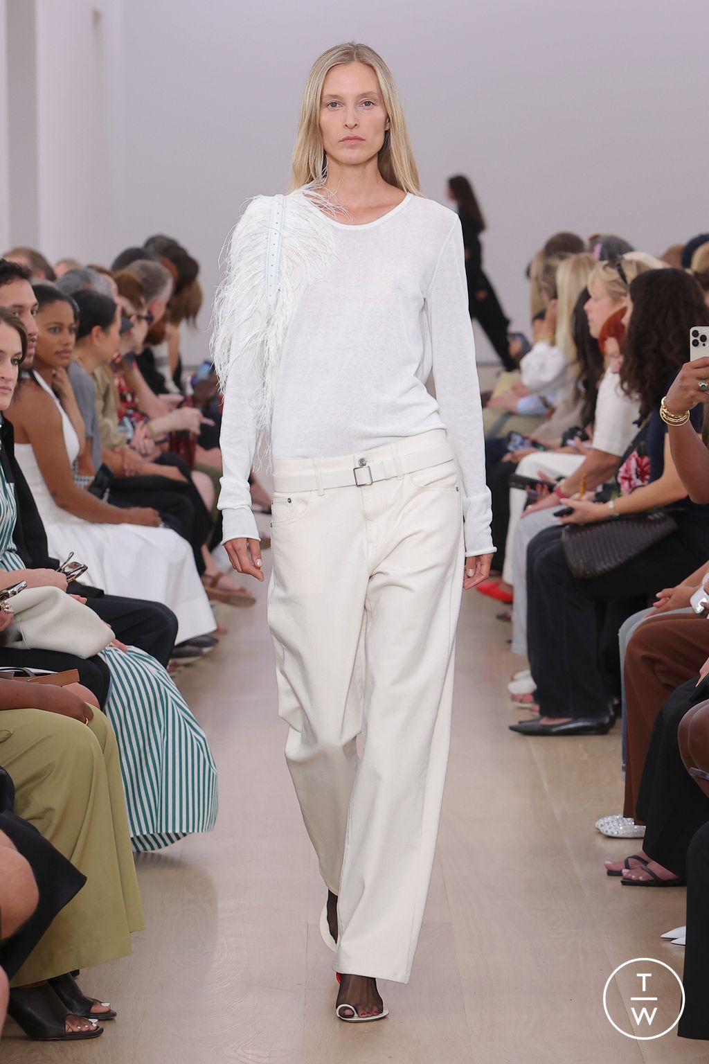 Fashion Week New York Spring/Summer 2024 look 9 from the Proenza Schouler collection 女装