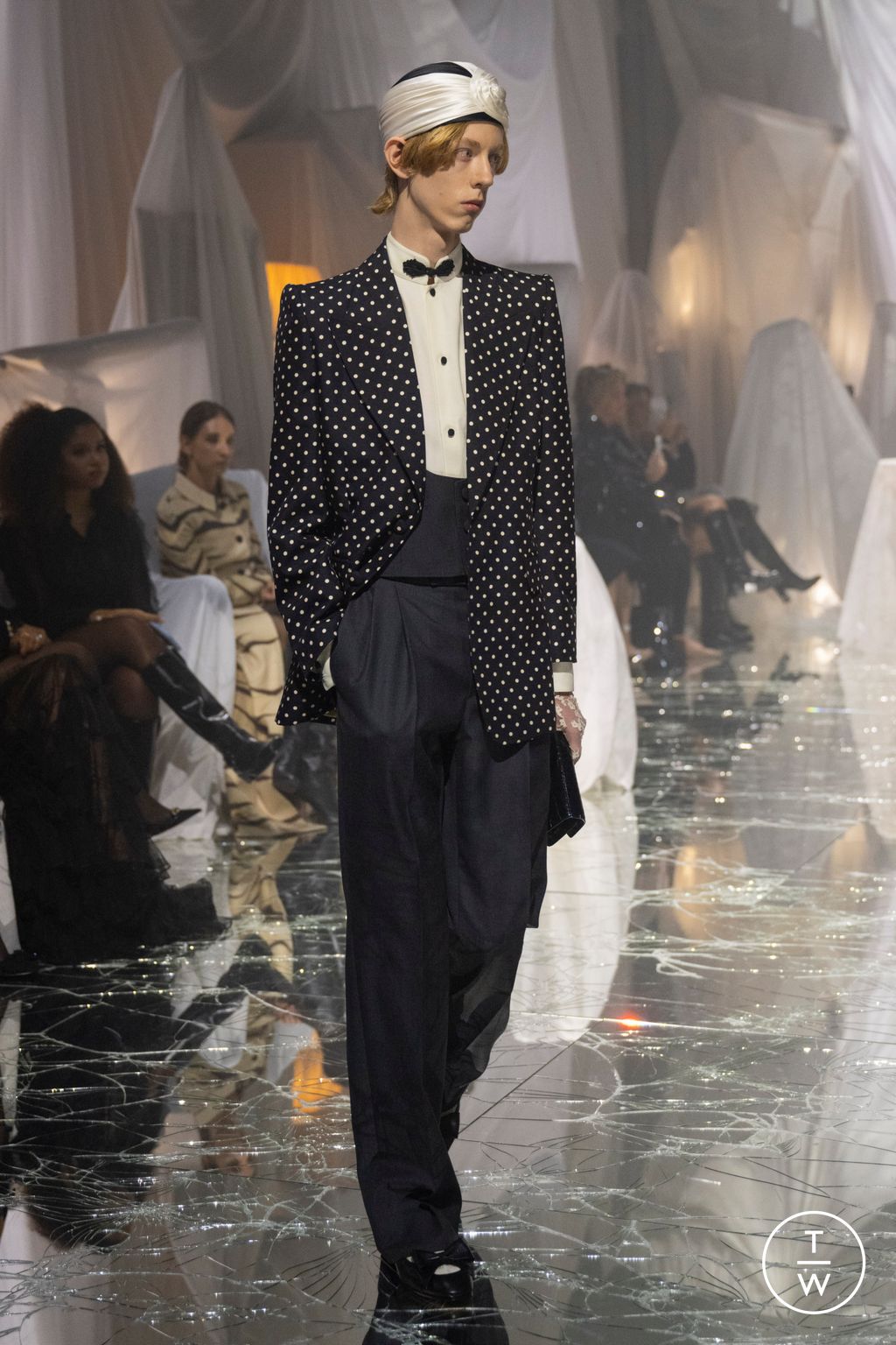 Fashion Week Paris Spring-Summer 2025 look 9 from the Valentino collection womenswear