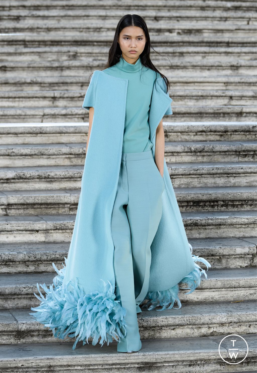 Fashion Week Paris Fall/Winter 2022 look 9 de la collection Valentino couture