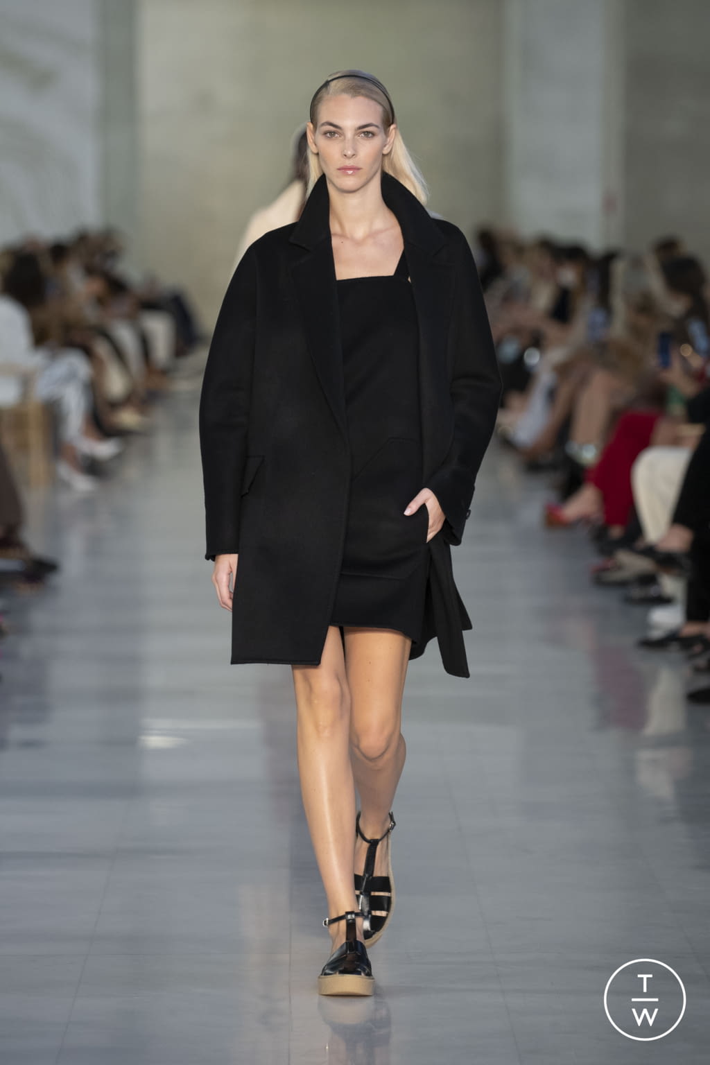 Fashion Week Milan Spring/Summer 2022 look 1 from the Max Mara collection womenswear