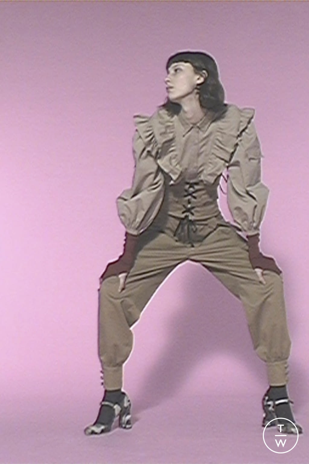 Fashion Week Paris Pre-Fall 2019 look 1 from the Miu Miu collection 女装