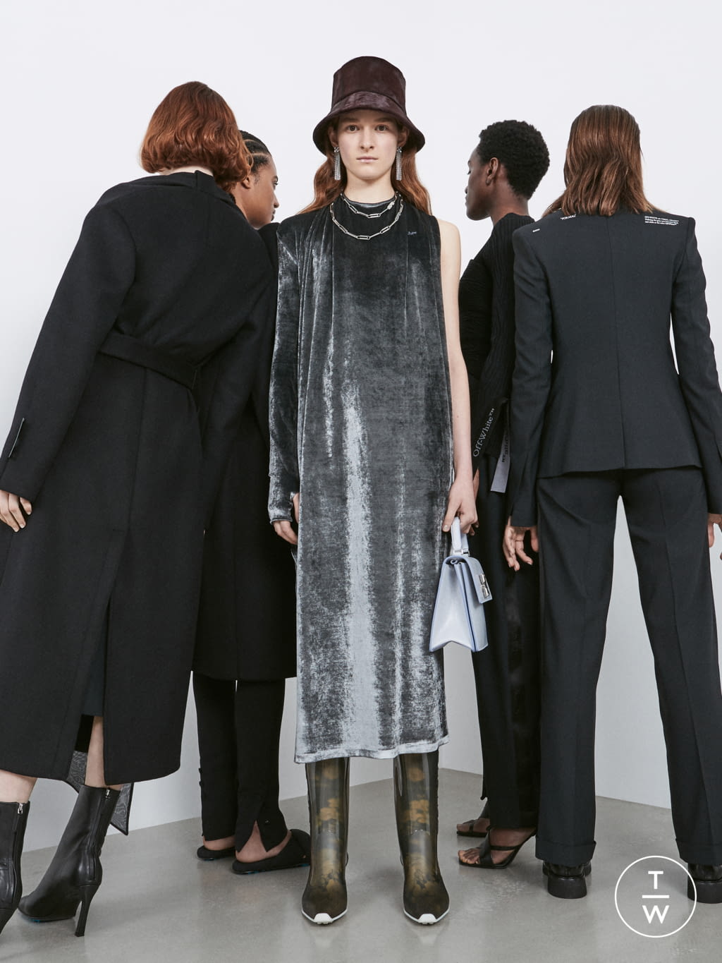 Fashion Week Paris Pre-Fall 2020 look 1 from the Off-White collection 女装