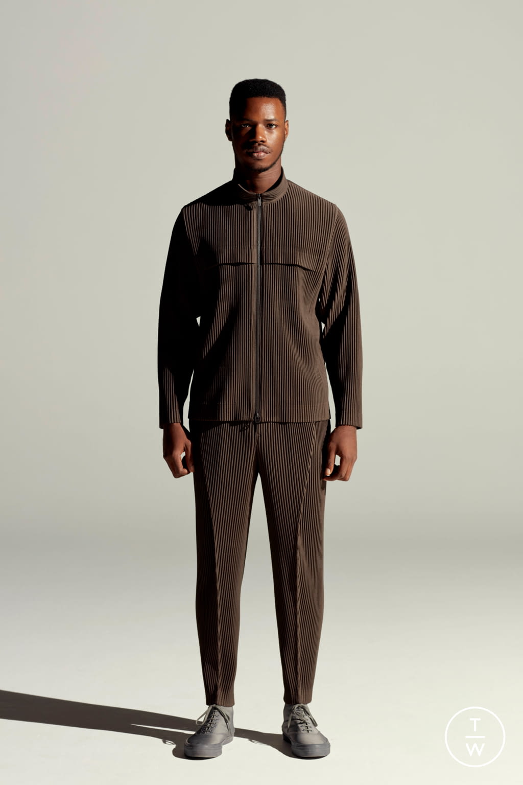 Fashion Week Paris Spring/Summer 2022 look 1 from the HOMME PLISSÉ ISSEY MIYAKE collection 男装