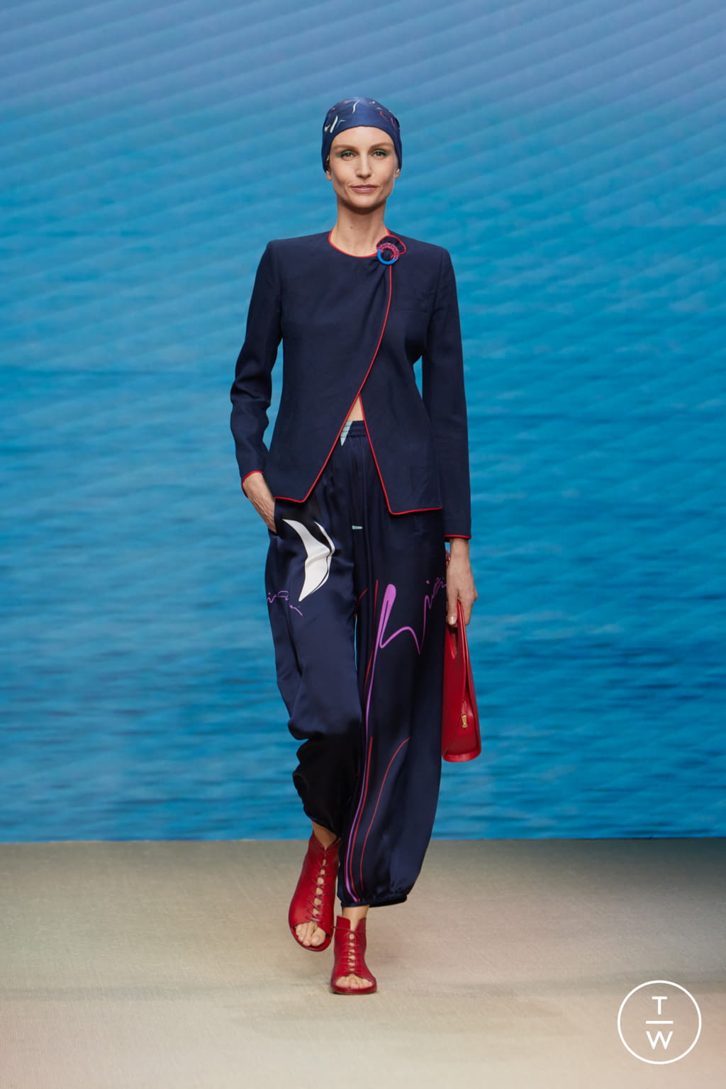 Fashion Week Milan Spring/Summer 2022 look 1 from the Giorgio Armani collection womenswear