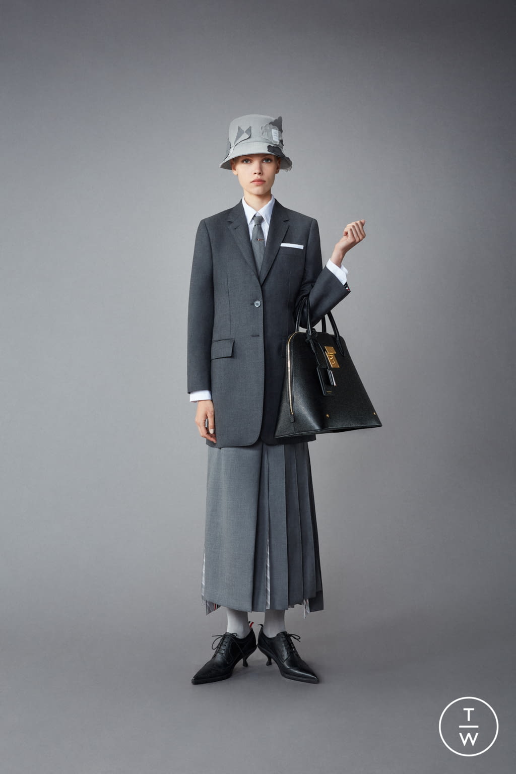 Fashion Week Paris Resort 2022 look 1 from the Thom Browne collection 女装