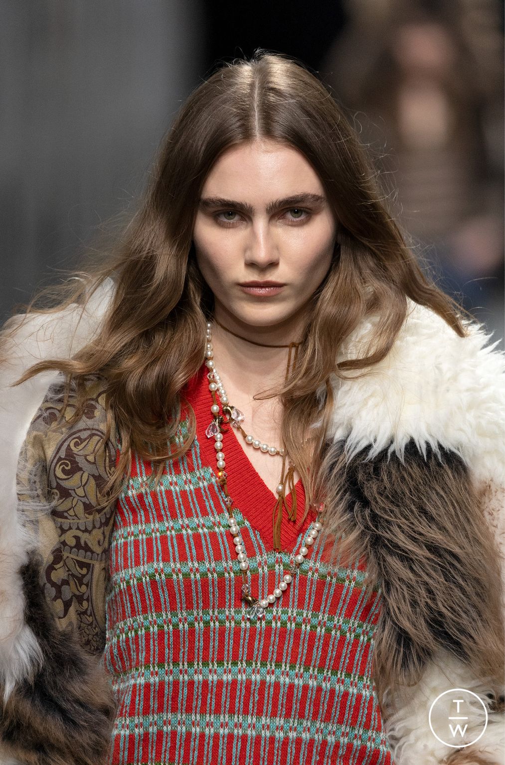 Fashion Week Milan Fall/Winter 2025 look 1 from the Etro collection 女装配饰