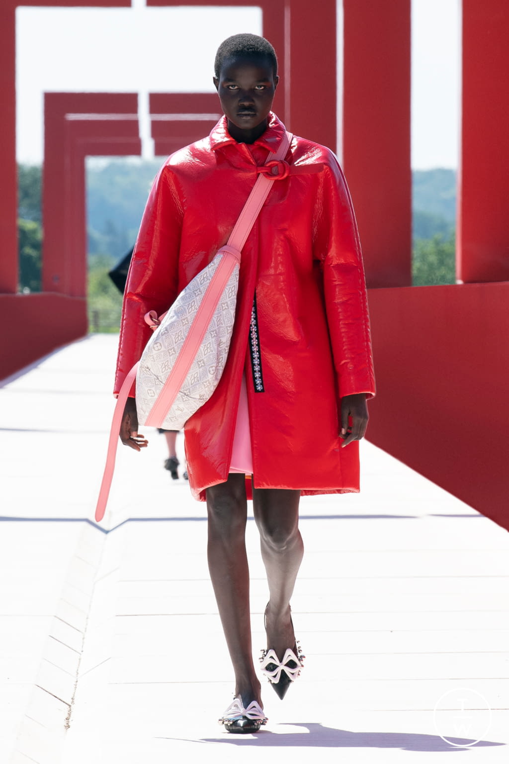 Fashion Week Paris Resort 2022 look 1 from the Louis Vuitton collection womenswear