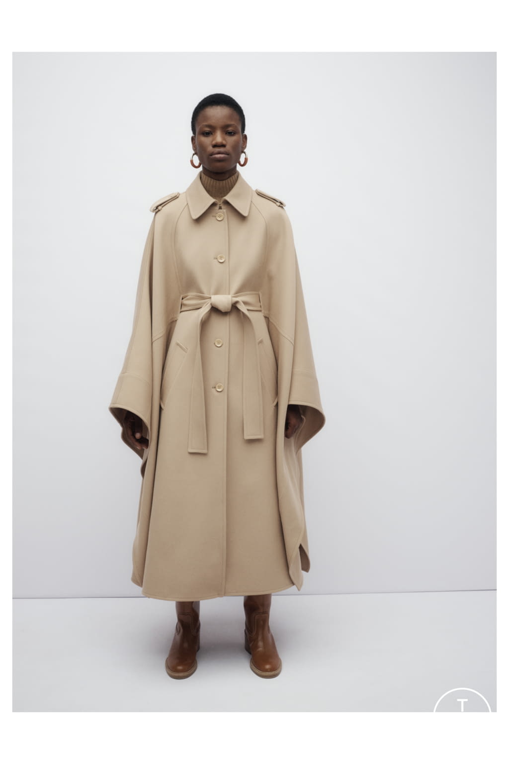 Fashion Week Paris Pre-Fall 2022 look 1 from the Chloé collection womenswear