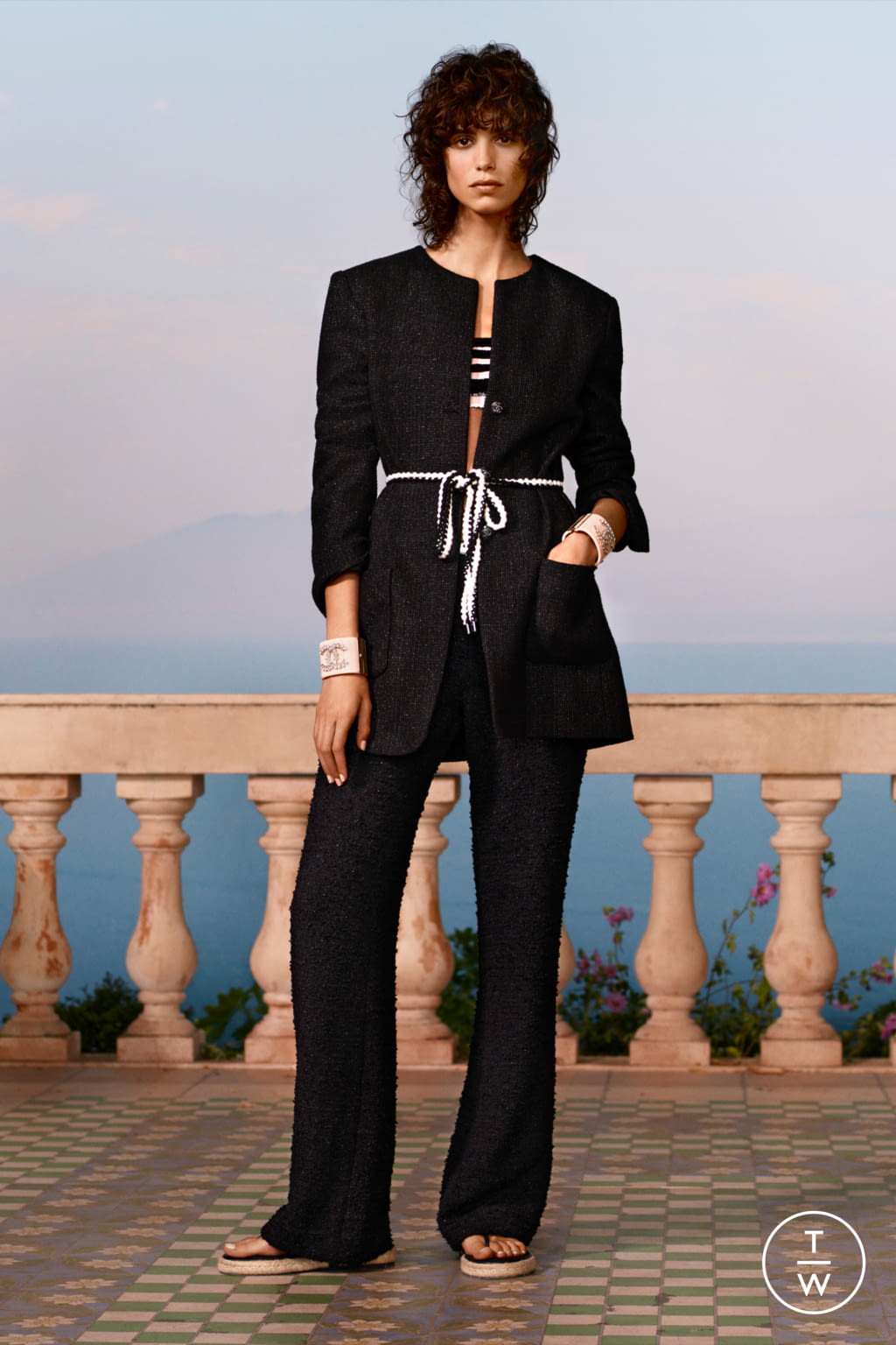 Fashion Week Paris Resort 2021 look 1 from the Chanel collection 女装