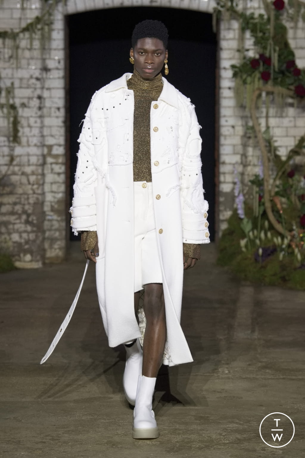 Fashion Week London Fall/Winter 2022 look 1 from the MITHRIDATE collection womenswear