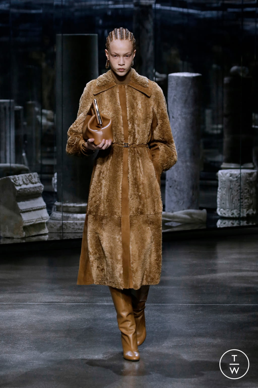 Fashion Week Milan Fall/Winter 2021 look 1 from the Fendi collection 女装