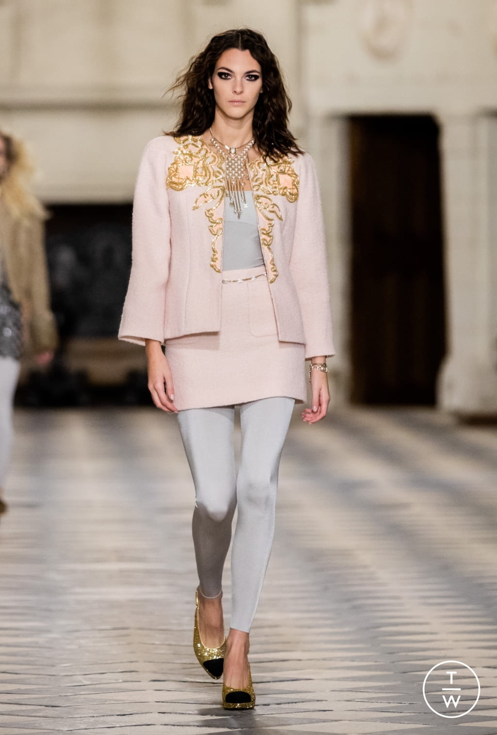 Fashion Week Paris Pre-Fall 2021 look 1 de la collection Chanel womenswear