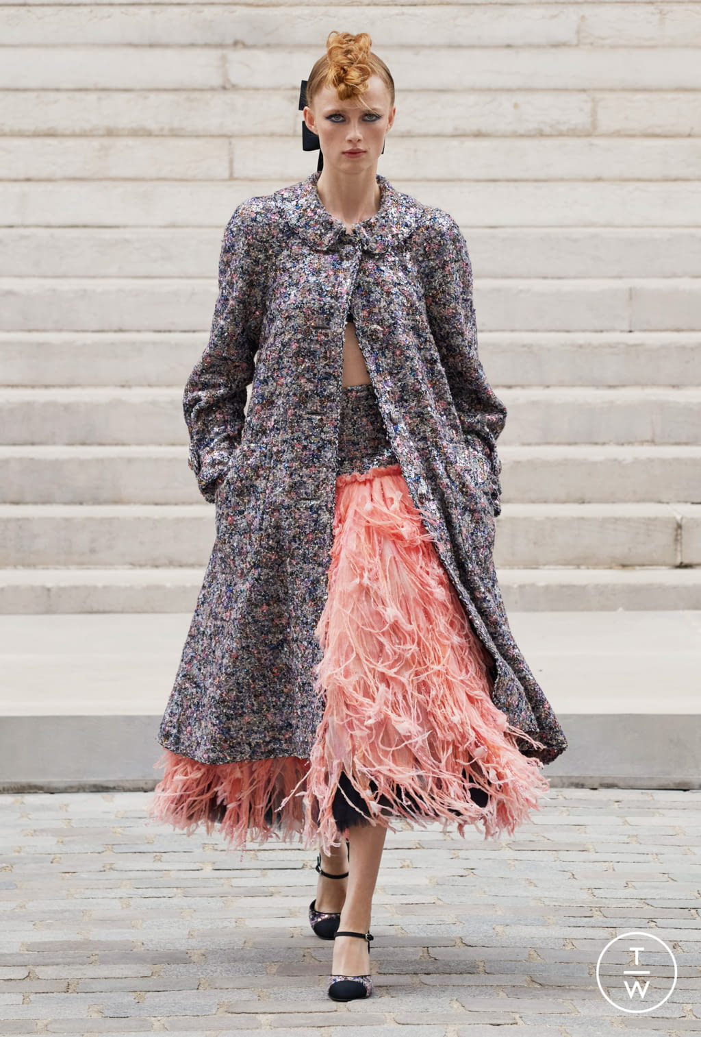 Fashion Week Paris Fall/Winter 2021 look 1 from the Chanel collection 高级定制