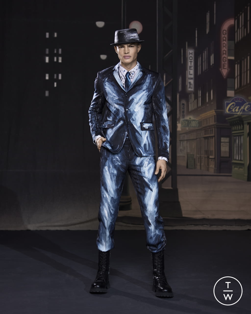 Fashion Week Milan Fall/Winter 2021 look 1 from the Moschino collection menswear