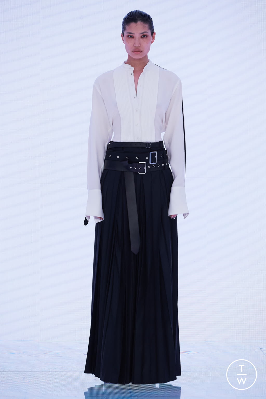 Fashion Week New York Fall/Winter 2022 look 1 de la collection Peter Do womenswear
