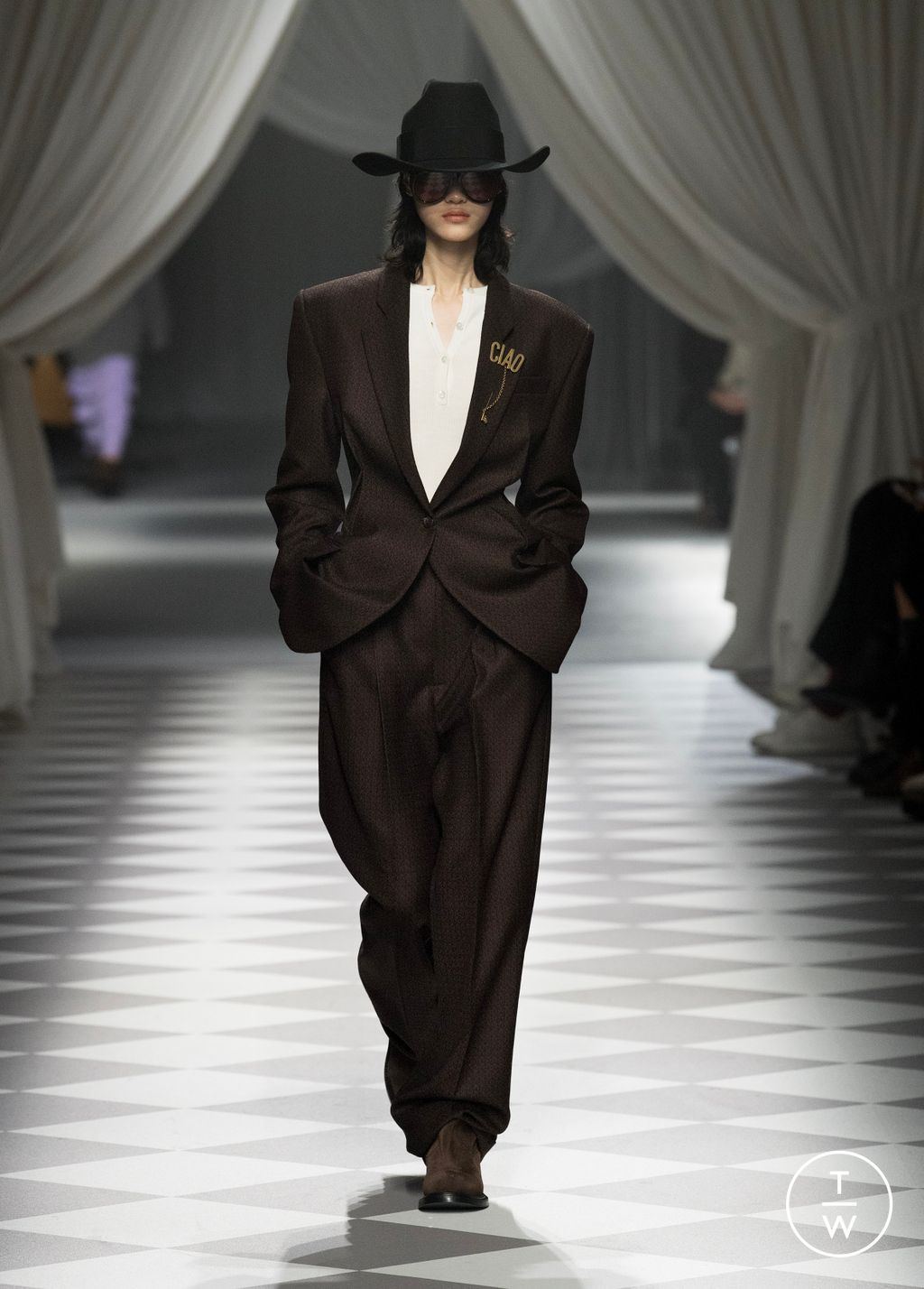 Fashion Week Milan Fall/Winter 2024 look 10 de la collection Moschino womenswear