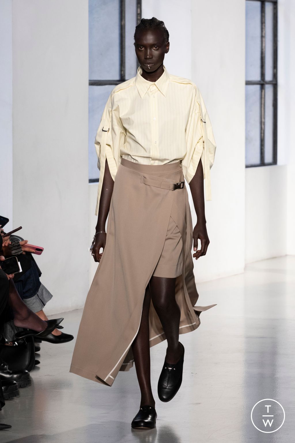 Fashion Week Paris Spring/Summer 2025 look 10 from the Ujoh collection womenswear